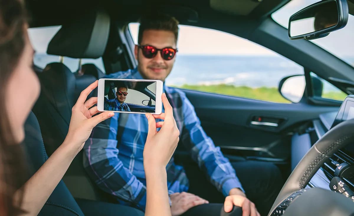 Real life with mymoto couple incar img
